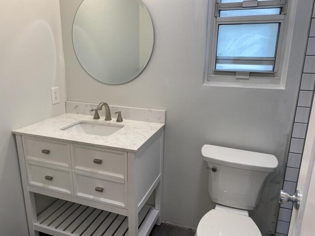 Building Photo - 2955 Columbia St