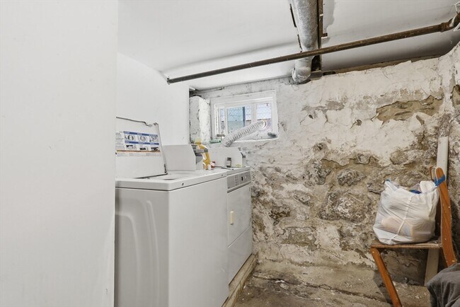 Building Photo - 88 Vernal St