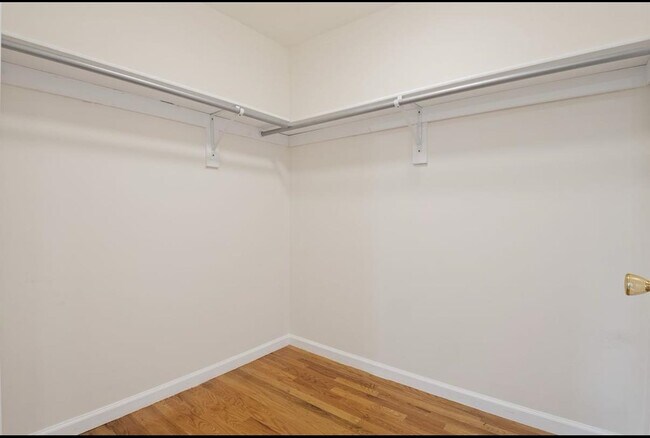 Building Photo - 31-33 CHESTER Ave