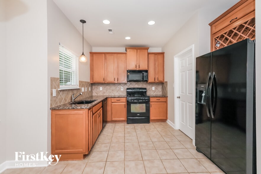 Building Photo - 4107 High Shoals Dr