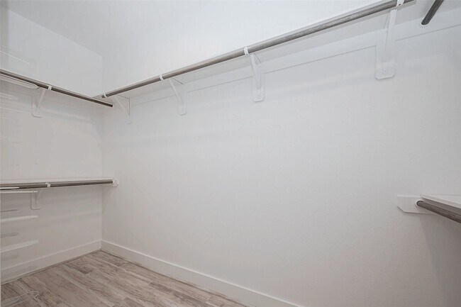 Building Photo - 10014 Granary Dr