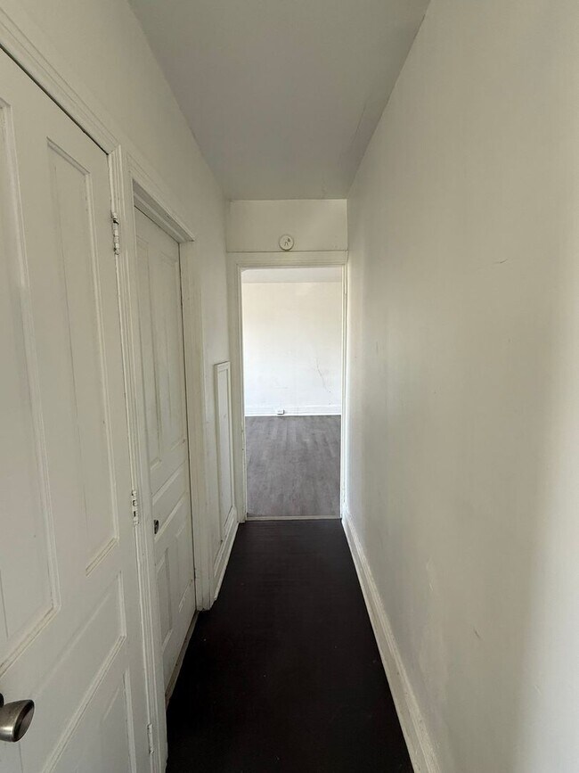 Building Photo - 351 Smyser St