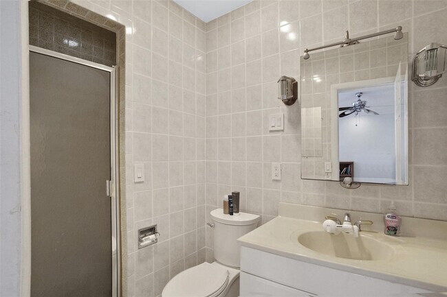 Building Photo - 1311 NE 27th Way