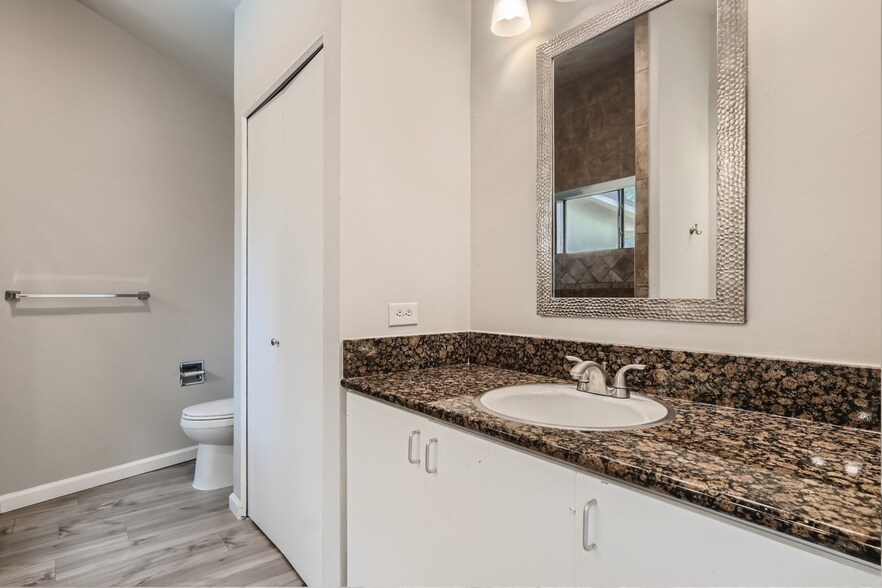 Building Photo - 8642 Fredericksburg Rd