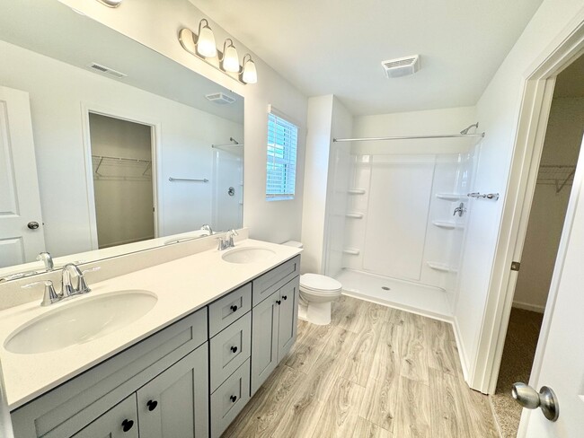 Building Photo - 4 br 2.5 ba home in the Kensington community  READY May 20TH  Close to I-85