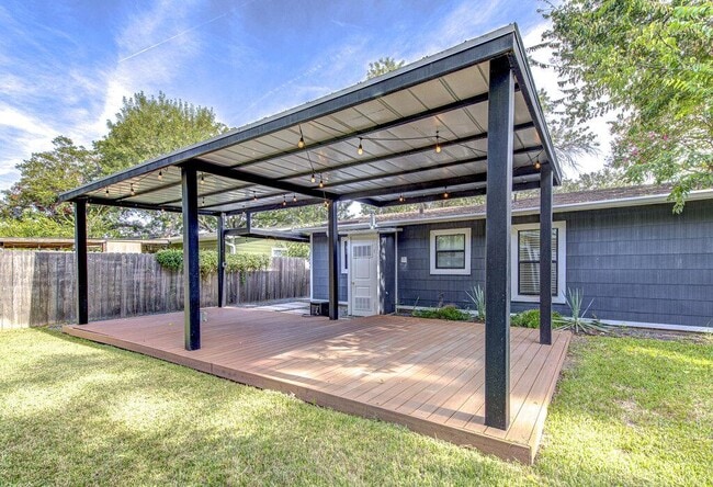Building Photo - 3205 Bengston St