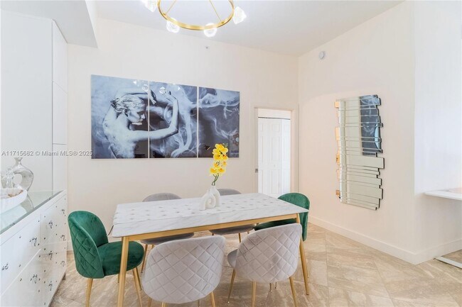 Building Photo - 802 W Windward Way