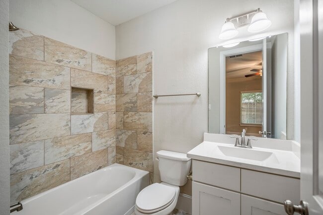 Building Photo - 11005 Acorn Falls Dr