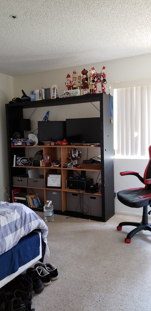 Building Photo - Las Palmas Downstairs Condo