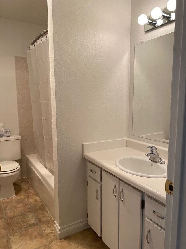 Building Photo - Beautiful Two BR Condo Across From Gateway...