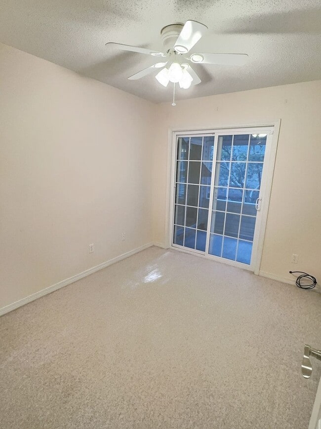 Building Photo - Ocean Springs home with convenient location!