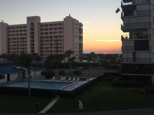 Building Photo - 5159 N Hwy A1A