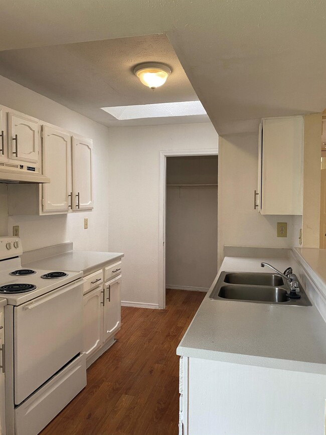 Building Photo - 2BR/2.0BA Single Family - Grand Prairie