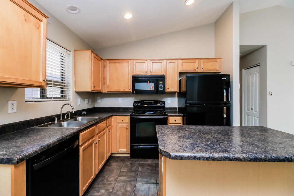 Building Photo - 41661 W Sunland Dr