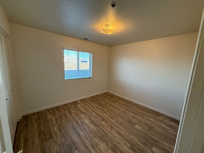 Building Photo - 1230 W Newlands Dr