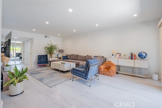 Building Photo - 4487 Colbath Ave