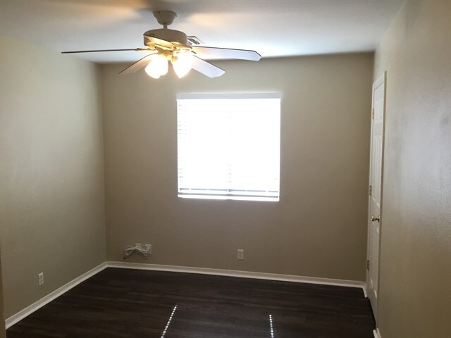 Building Photo - 8644 W Kathleen Rd