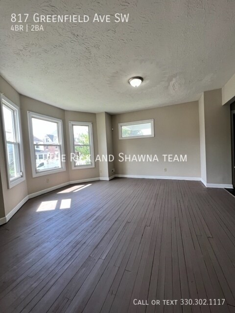 Building Photo - Large 4 bedroom home for rent with 2 baths...