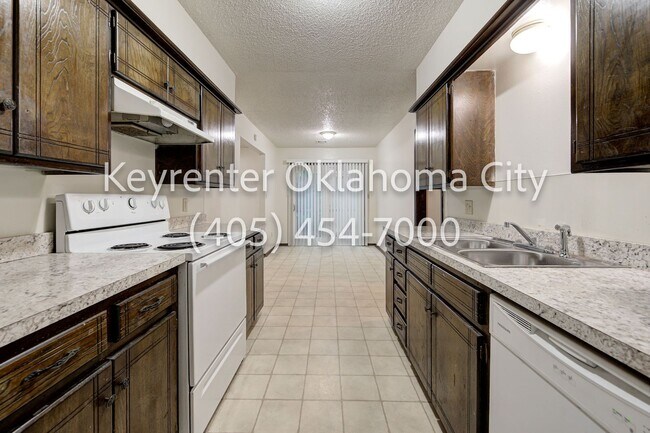 Building Photo - 920-922 SW 97th St Duplex