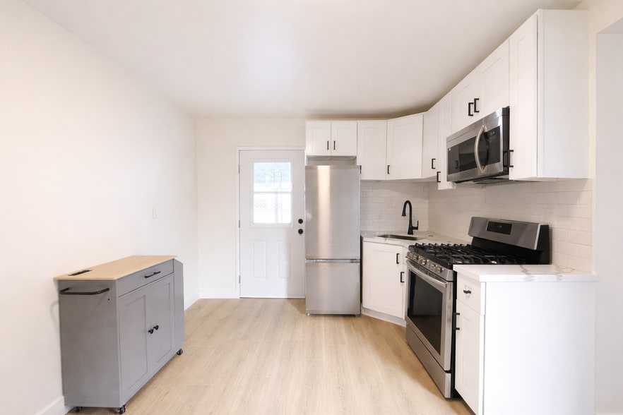 Building Photo - 4944 Coke Ave