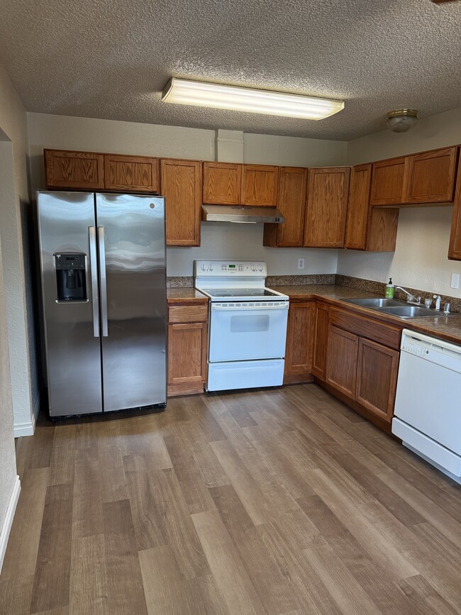 Building Photo - 100 B St