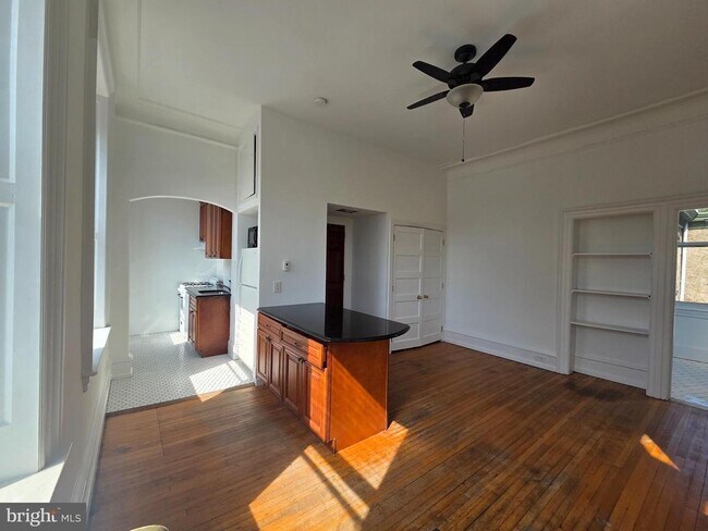 Building Photo - 348 Green Ln