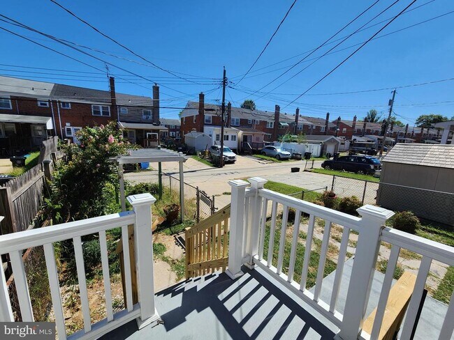 Building Photo - 1925 Ewald Ave