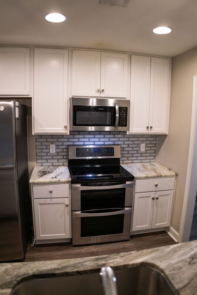 Building Photo - Beautiful home ready!