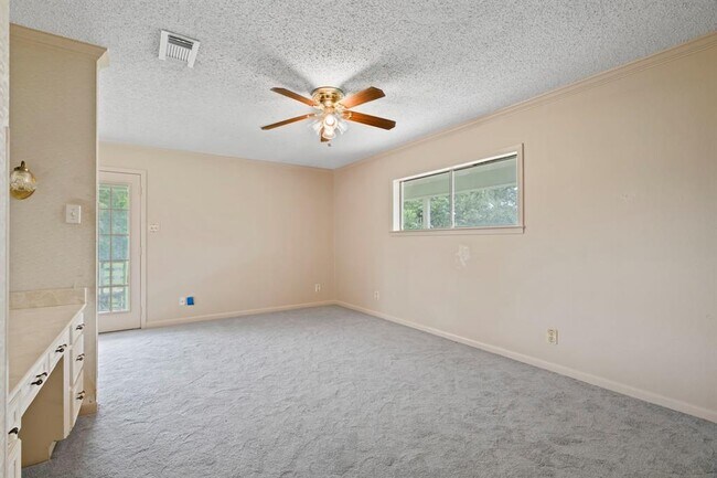 Building Photo - 890 Sally Lake Rd