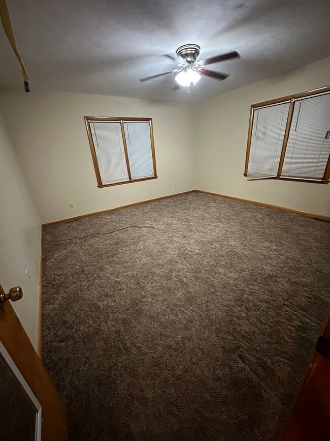 Building Photo - 2 Bedroom, 1 Bathroom House with Carport