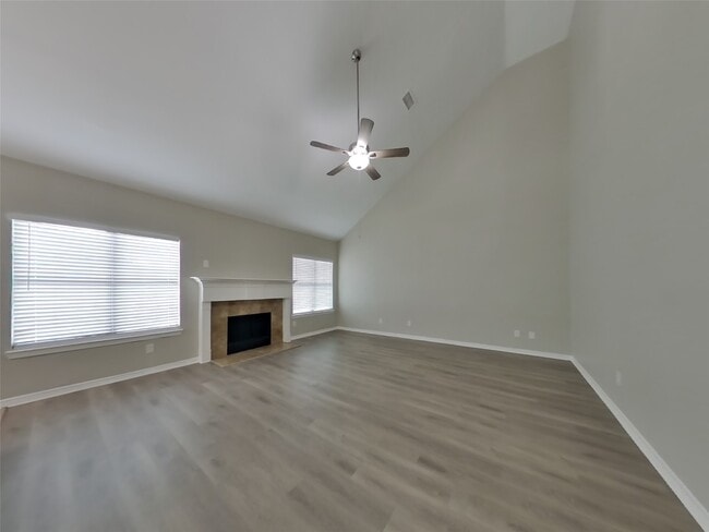 Building Photo - 963 Oak Lynn Dr