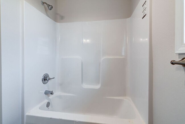 Building Photo - Beautiful, BRAND-NEW 3-bedroom, 2-bath hom...