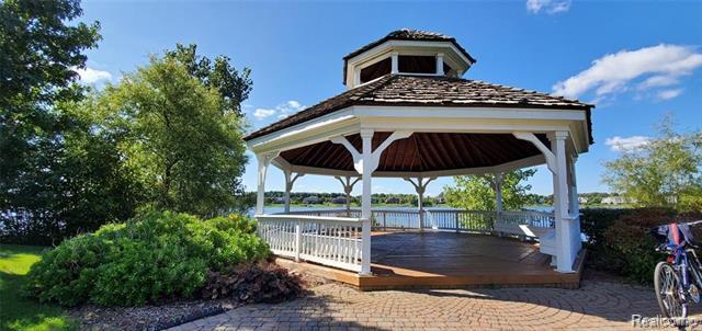Building Photo - 26384 Island Lake Dr