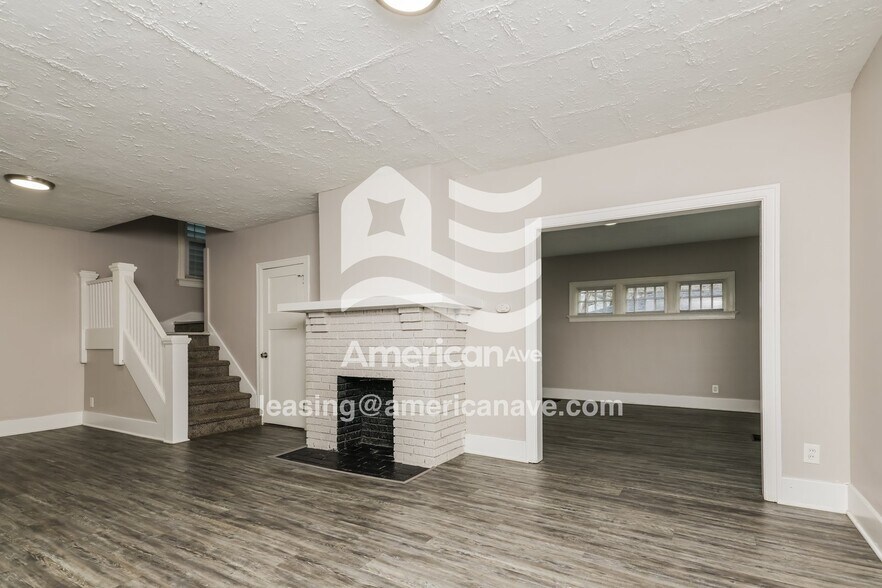 Building Photo - 133 E Elmwood Ave