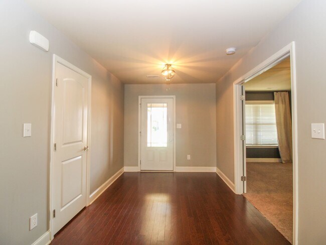 Building Photo - 4 Bedroom Home  in Athens City!