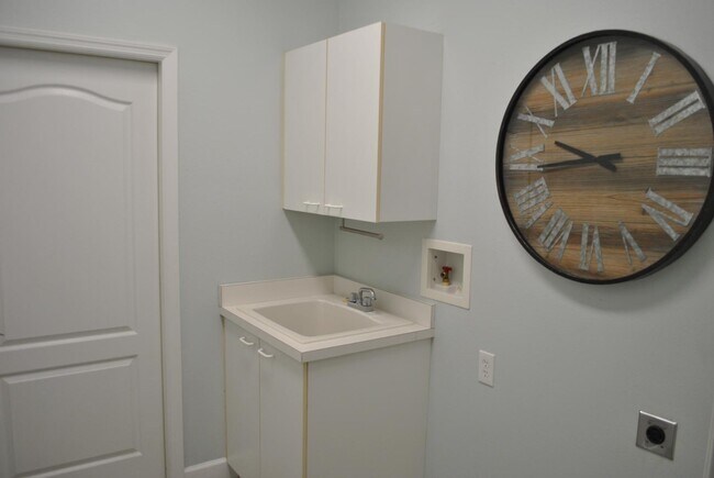 Building Photo - 128 Centennial Park Dr