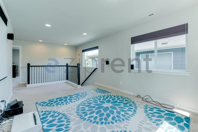 Building Photo - Unit