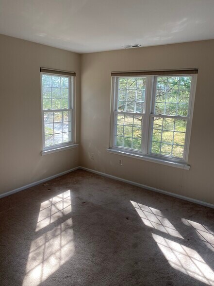 Building Photo - 104 Diamond Dr