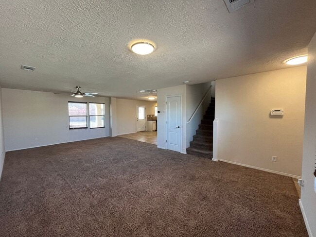 Building Photo - Roomy 3 Bedroom 2 Bathroom Home In Los Lunas!