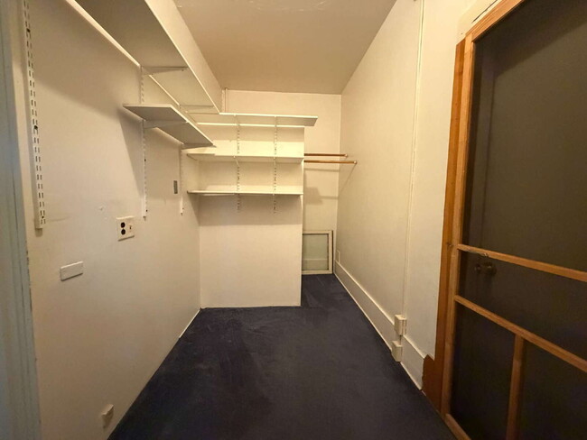 Building Photo - 3 Bedroom Student Rental New UW-Eau Claire - Available Now!