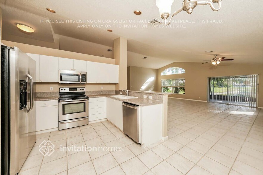 Building Photo - 3900 Majestic Palm Way