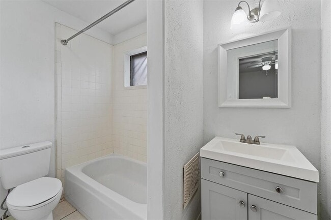 Building Photo - 21518 Greenham Dr