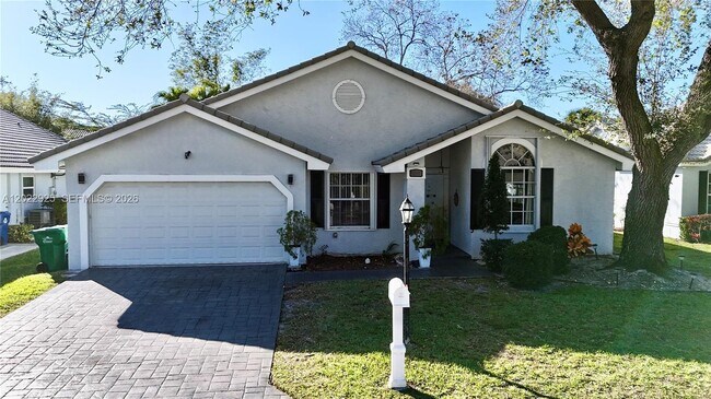 Building Photo - 5470 Pine Cir