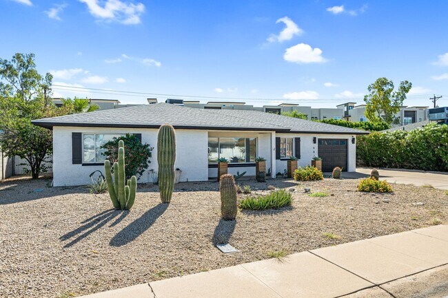 Building Photo - Now Leasing – Fully Updated Scottsdale Home!