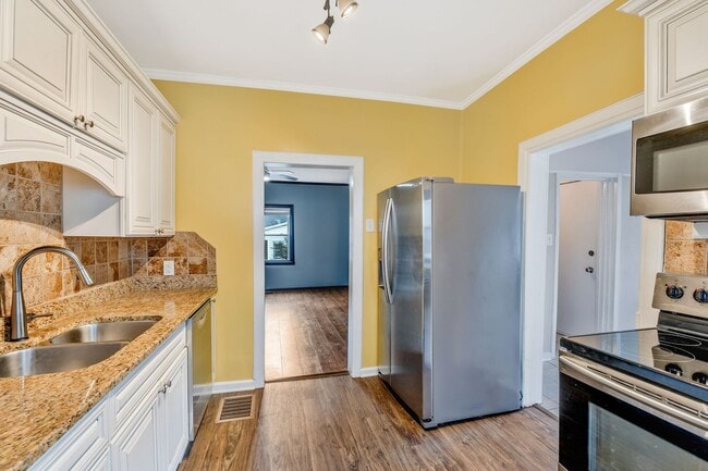 Building Photo - Historic Home in East Nashville