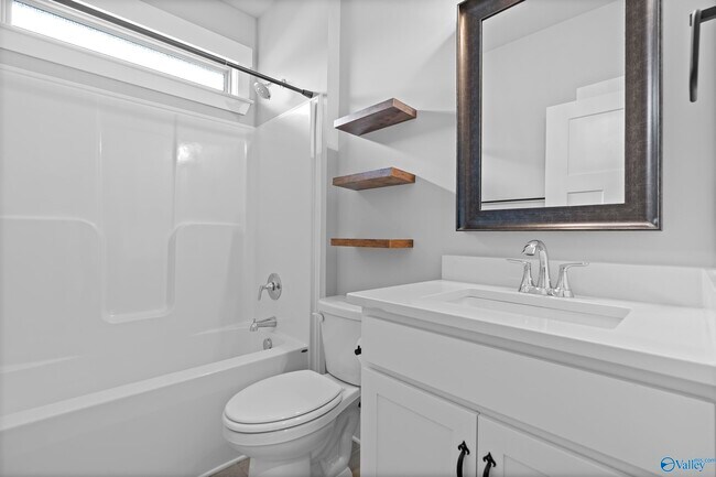 Building Photo - 14741 Greenleaf Dr