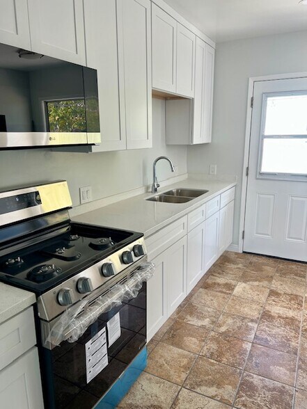 Building Photo - 3836 1/2 Westwood Blvd