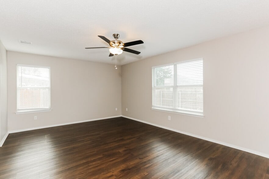 Building Photo - 249 Heritage Dr