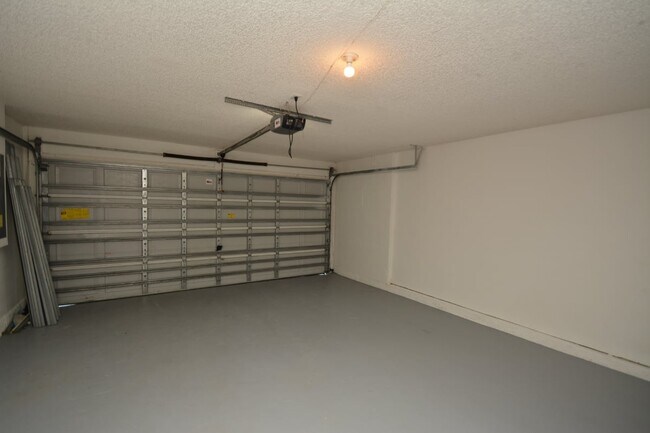 Building Photo - 47 Buttermill Dr