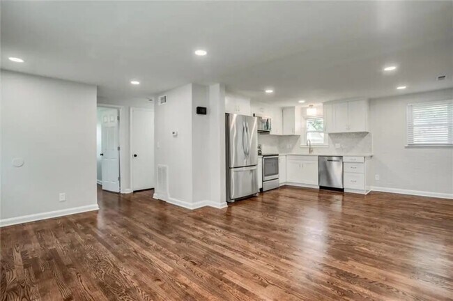 Building Photo - Lowell Avenue